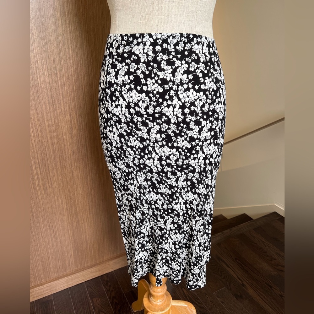 AUDREY 3+1  - floral flattering skirt
